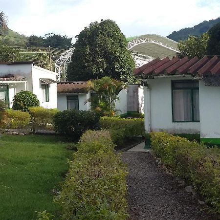 Servituristicos La Esmeralda Hotel Santa María Kültér fotó