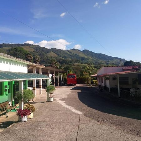 Servituristicos La Esmeralda Hotel Santa María Kültér fotó