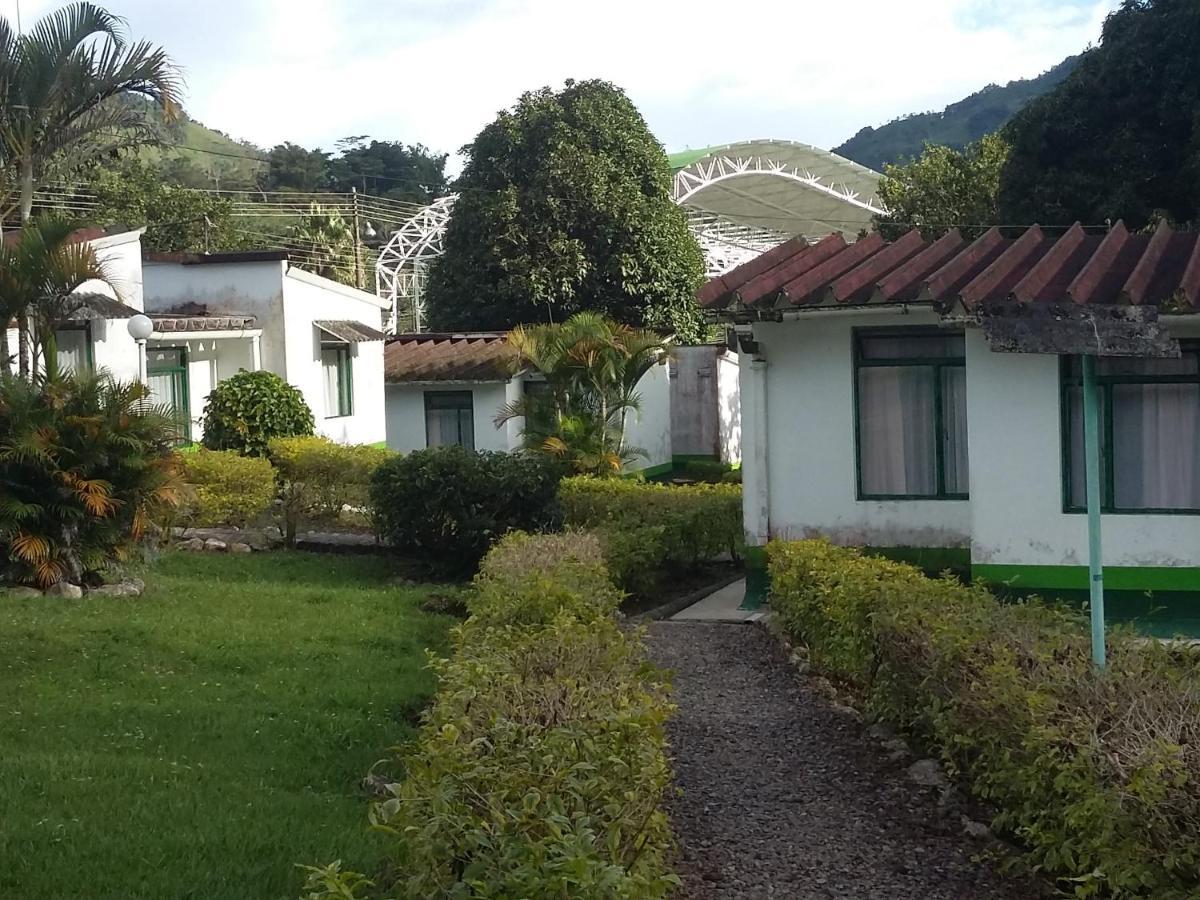 Servituristicos La Esmeralda Hotel Santa María Kültér fotó